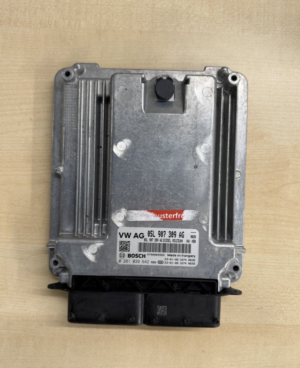 VW Passat Motorsteuergerät ECU Bosch MD1CS104 05L907309AG 0281039642