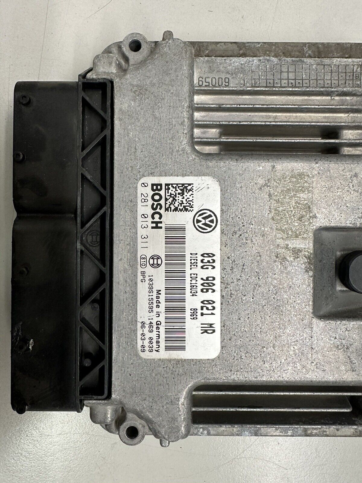 5894891