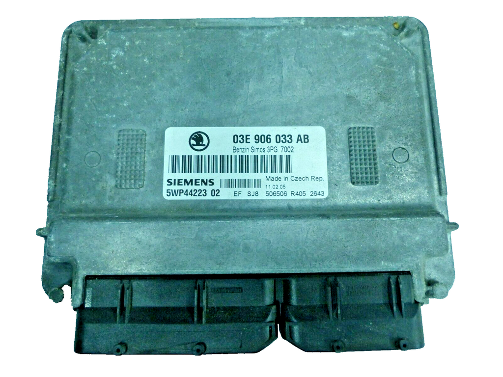 5894733