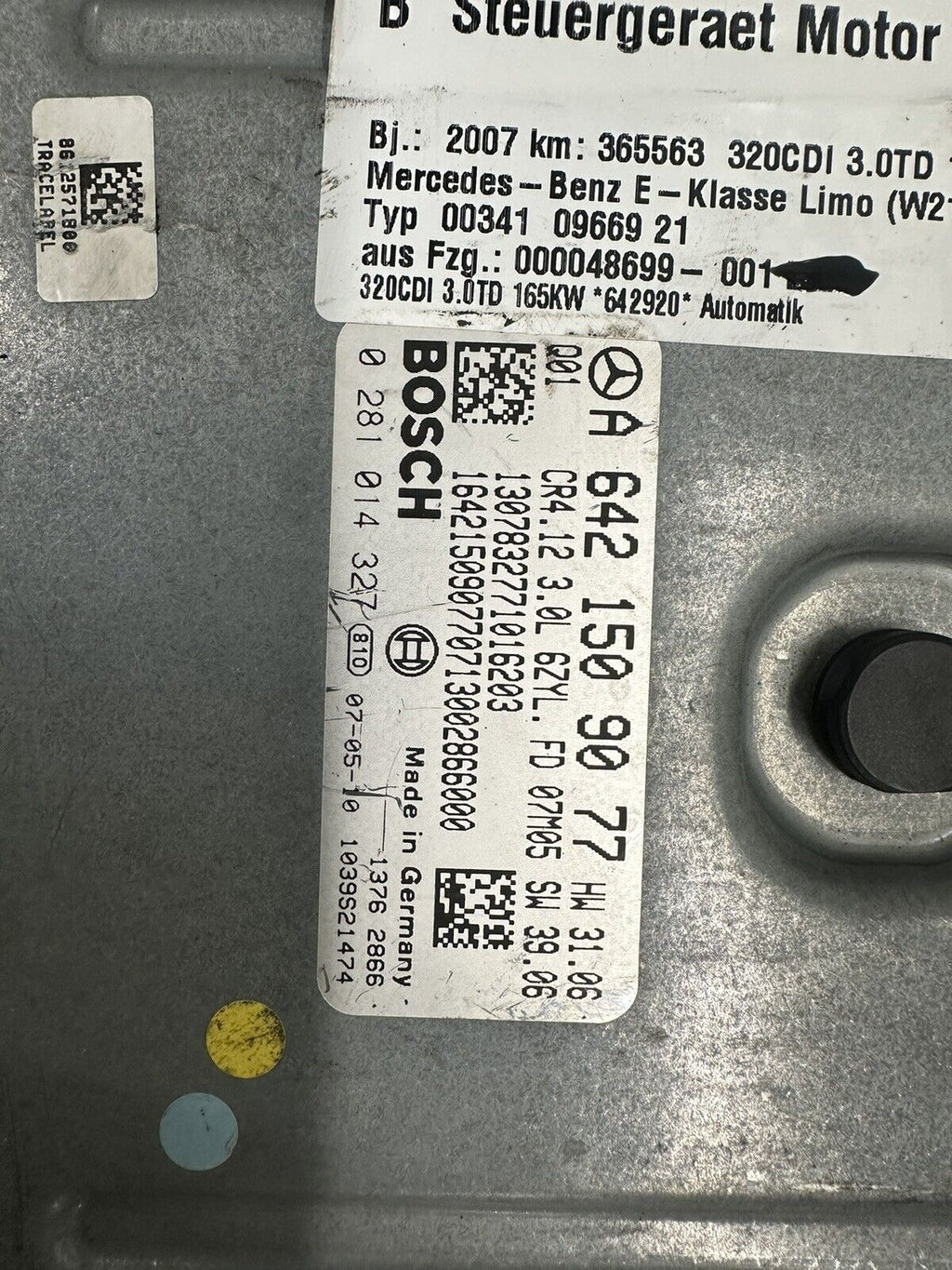 5894700
