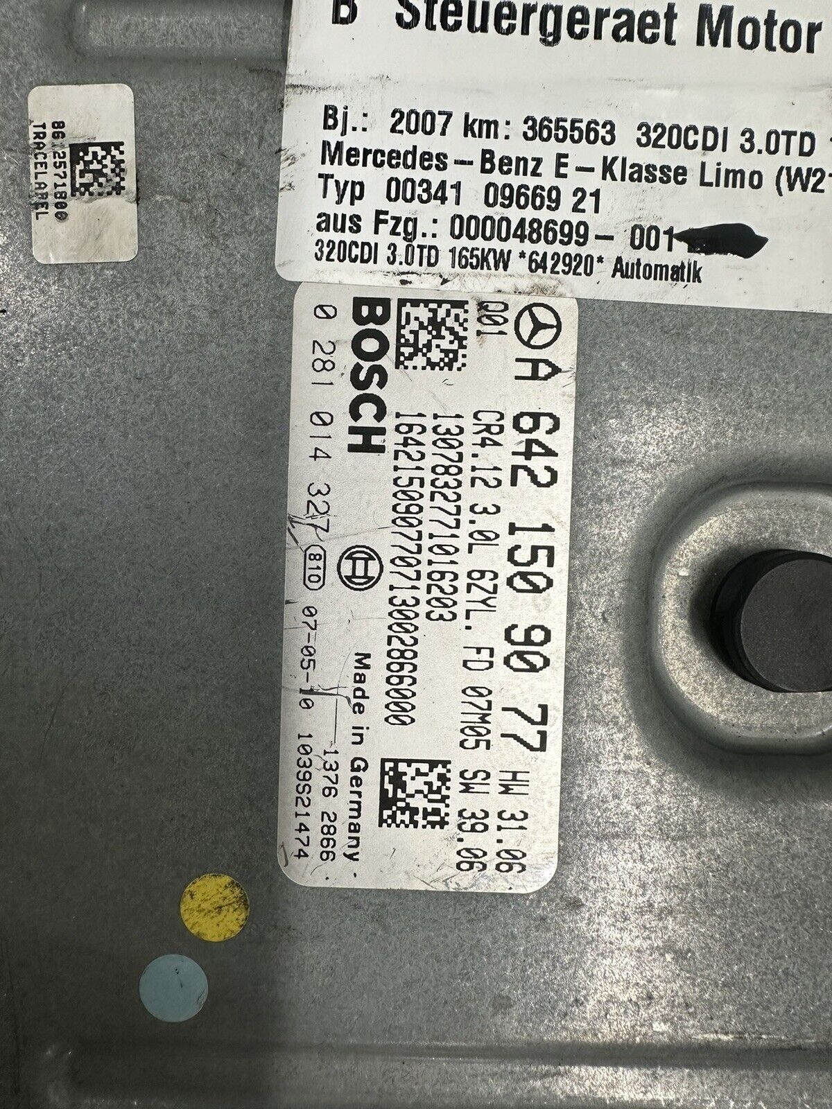5894700