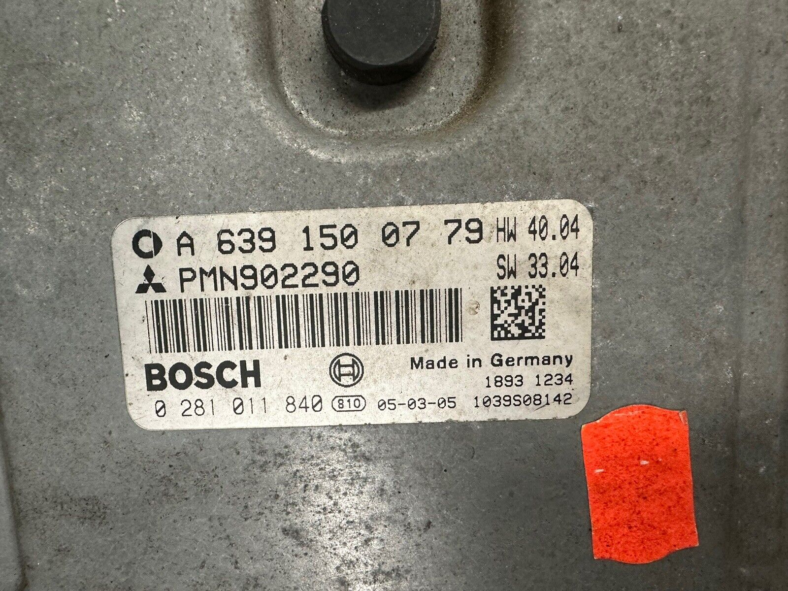 5894696