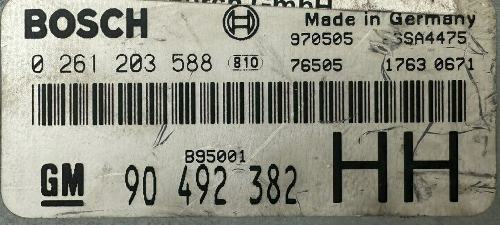 5894886