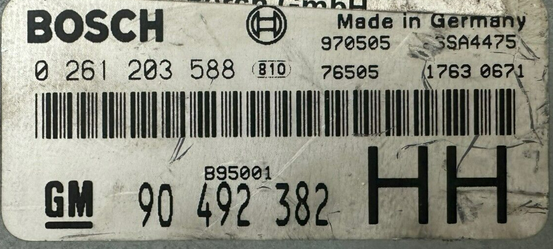 5894886