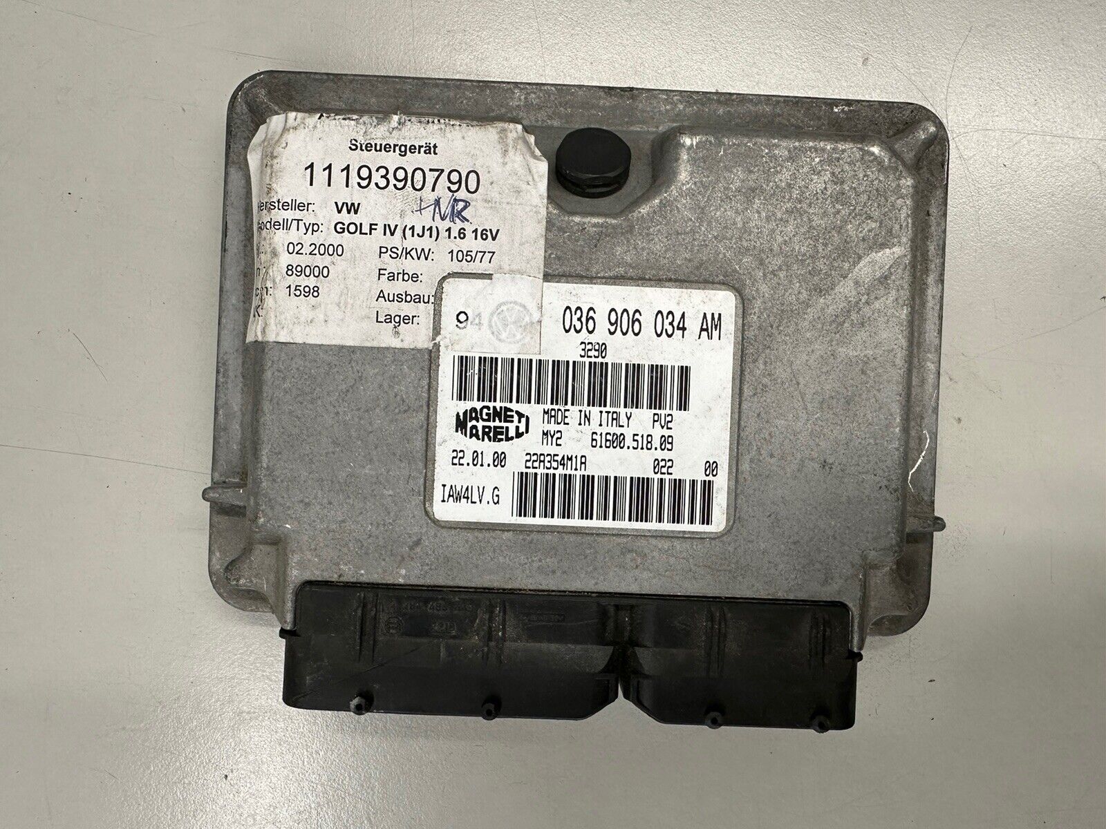 5894952