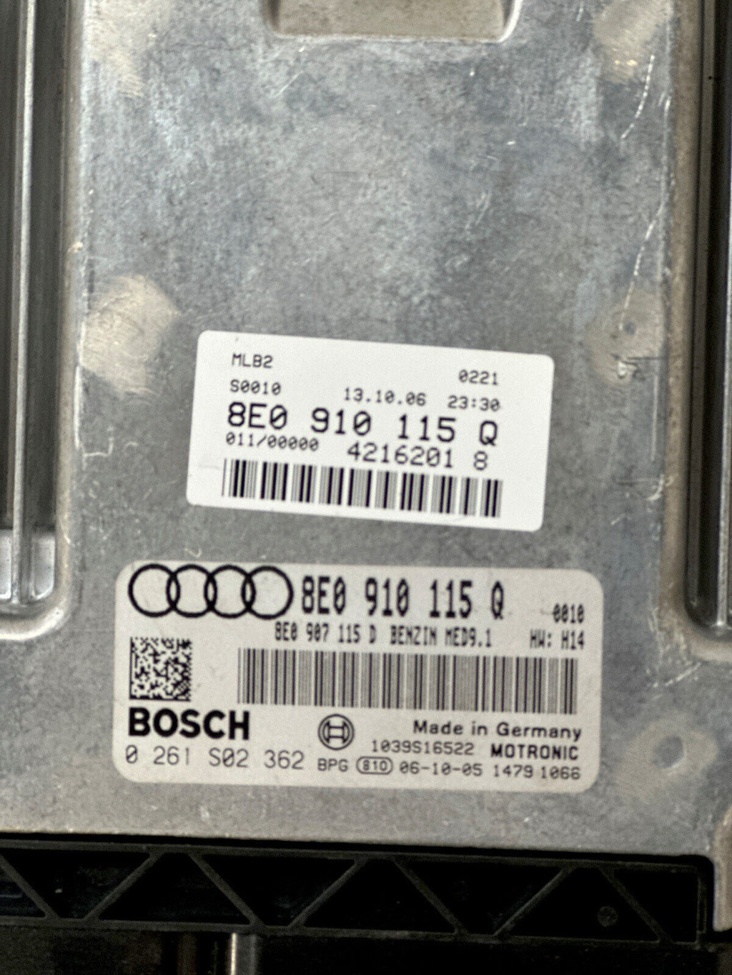 5894782