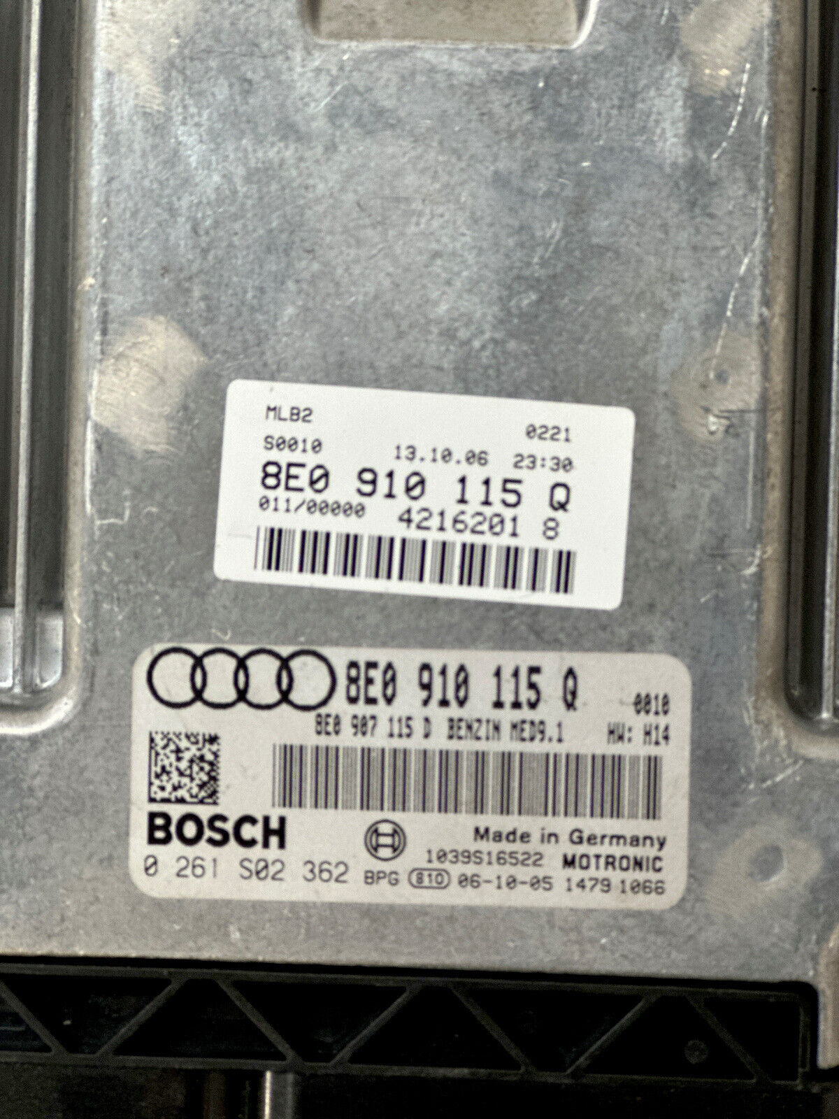 5894782