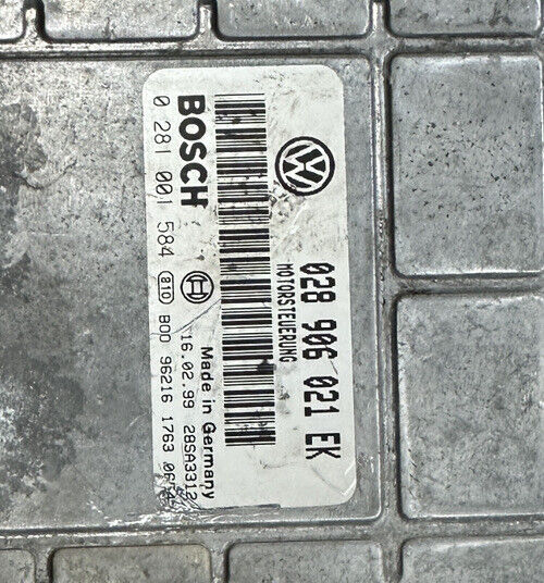 5894889
