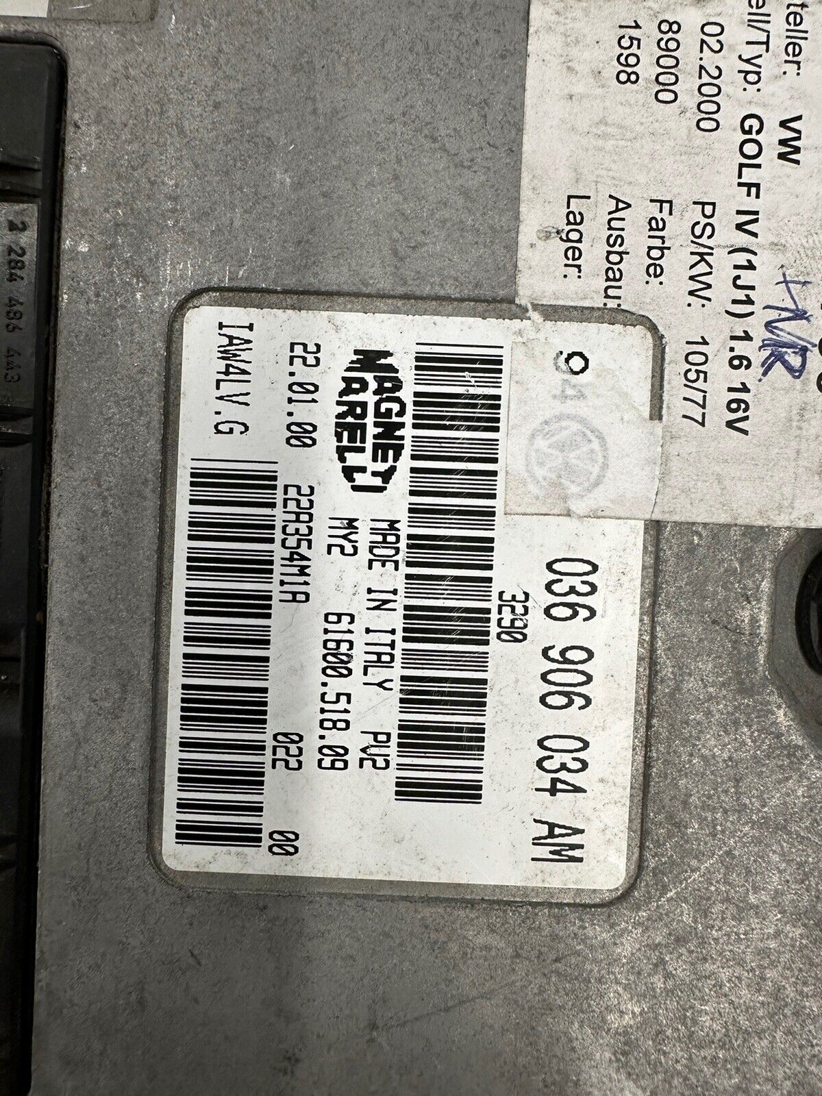 5894952
