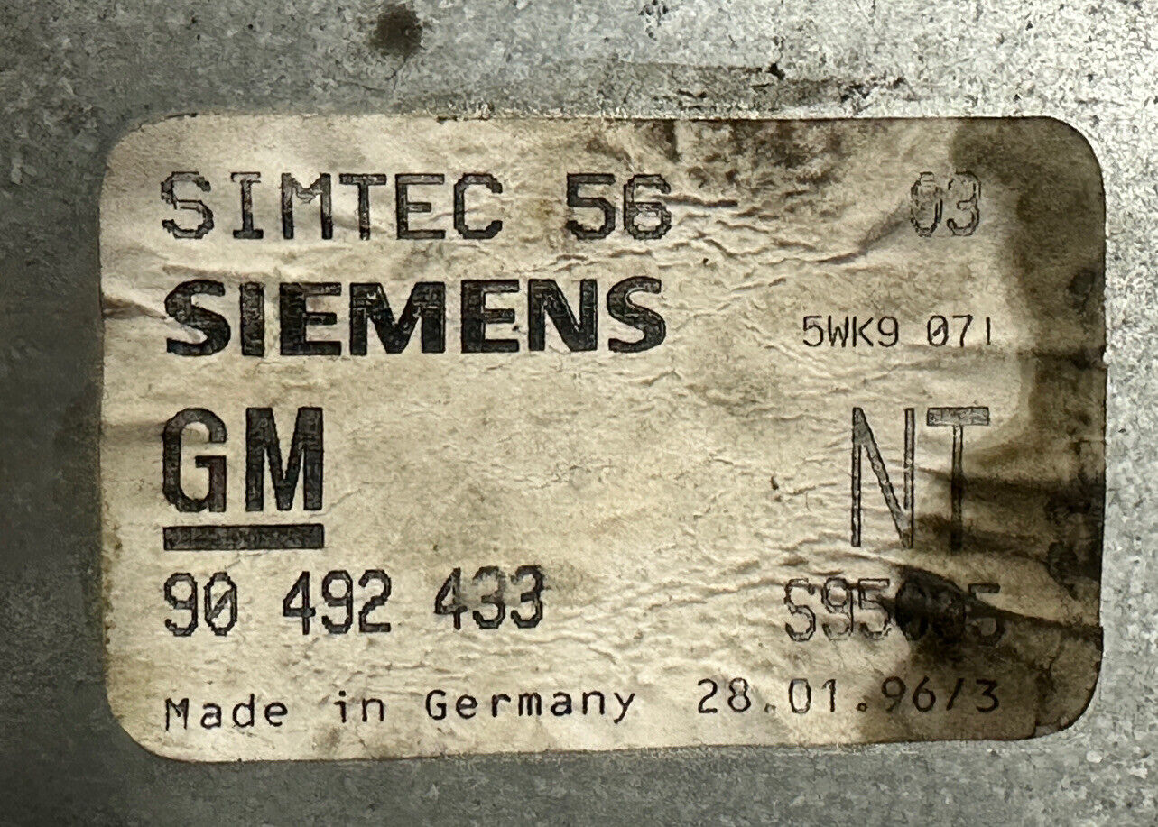 5894887