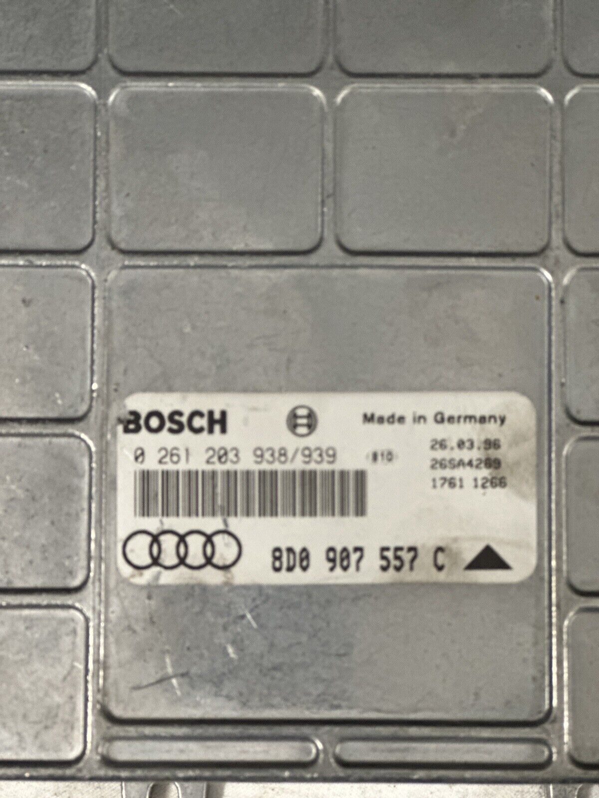 5894786