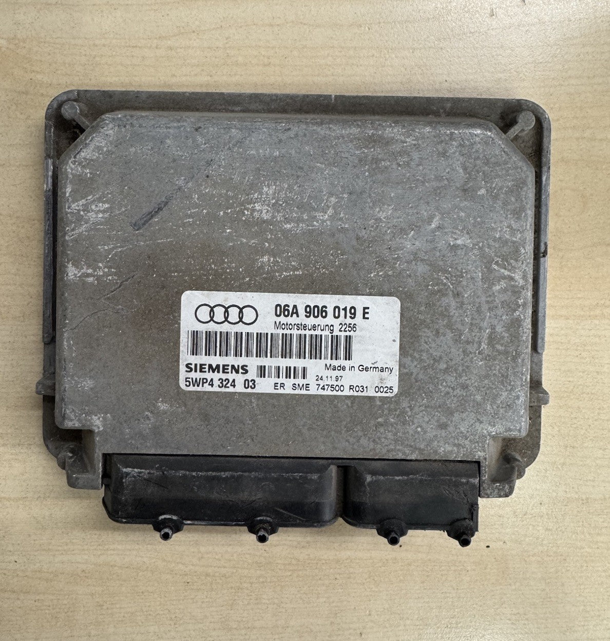 Plug&Play ENTSPERRT AUDI A3 1.8 Motorsteuergerät ECU 06A906019E 5WP4324