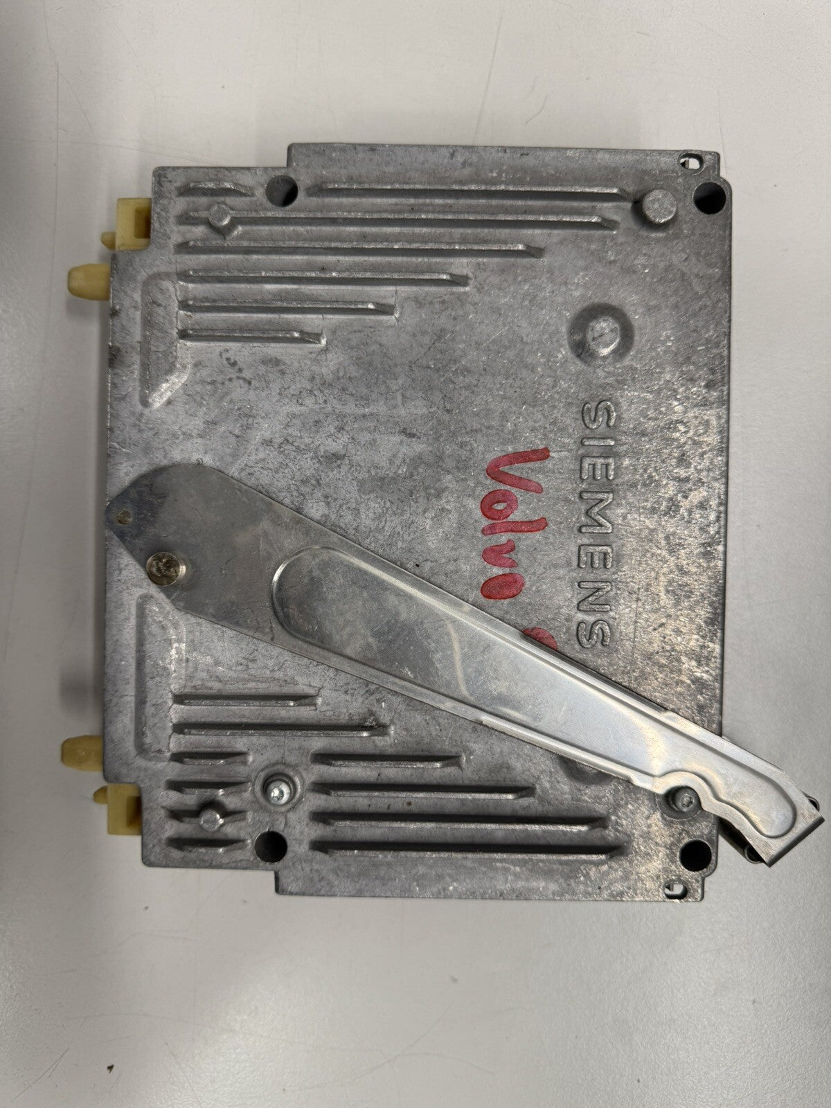 Geprüft Motorsteuergerät Volvo LS, LW 850 2.5-10V P1275009